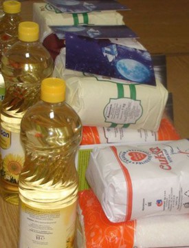 Serviciul de Asistenţă Socială distribuie pachetele alimentare la Mangalia
